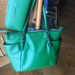 Dana Buchman green mid size purse and wallet.